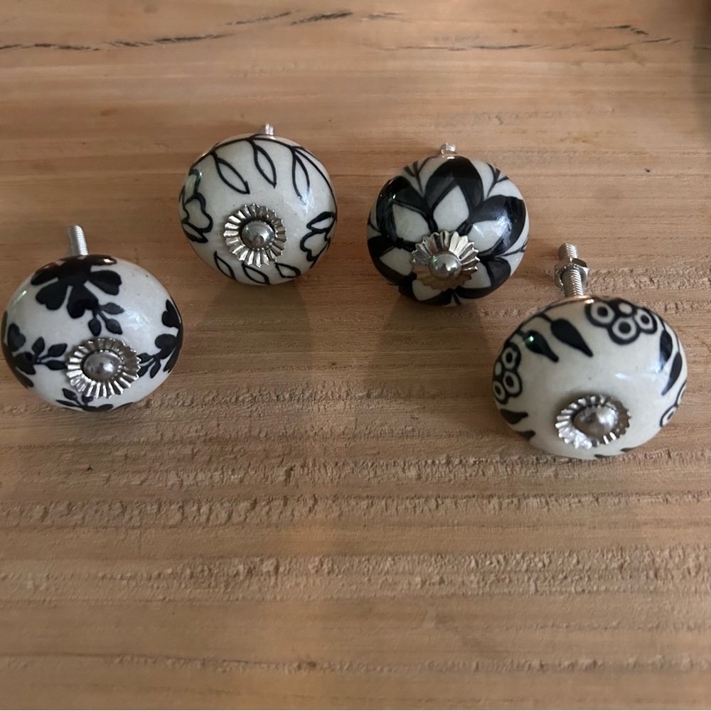 Set of ceramic Black and White Floral Drawer Knobs